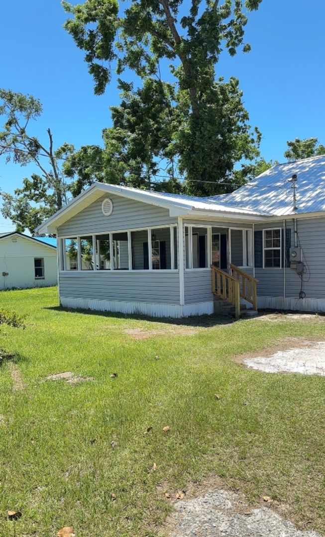 Hazlehurst House: 66 Currie St