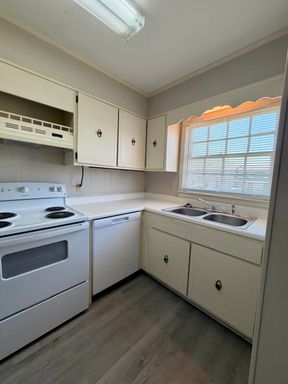 2 Bed/1.5 Bath Two Story Apartment-Wilkes Townhouse
