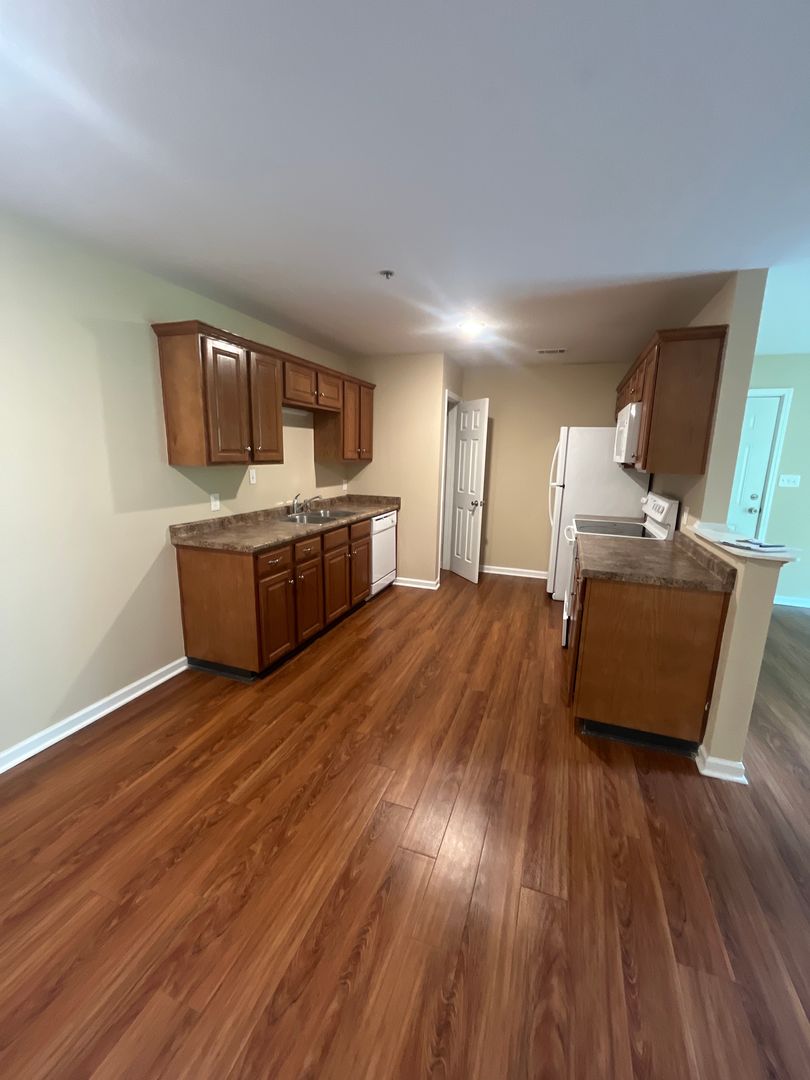 Pembroke Apartment: 502 Strickland Street Ext