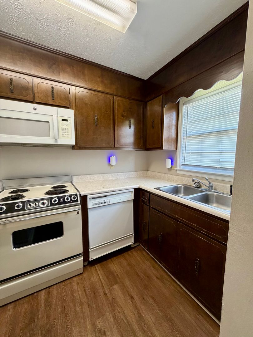 Vidalia Apartment: 707 Loop Road
