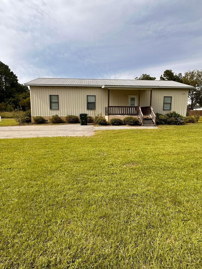 Claxton House: 1005 Turnpike Rd