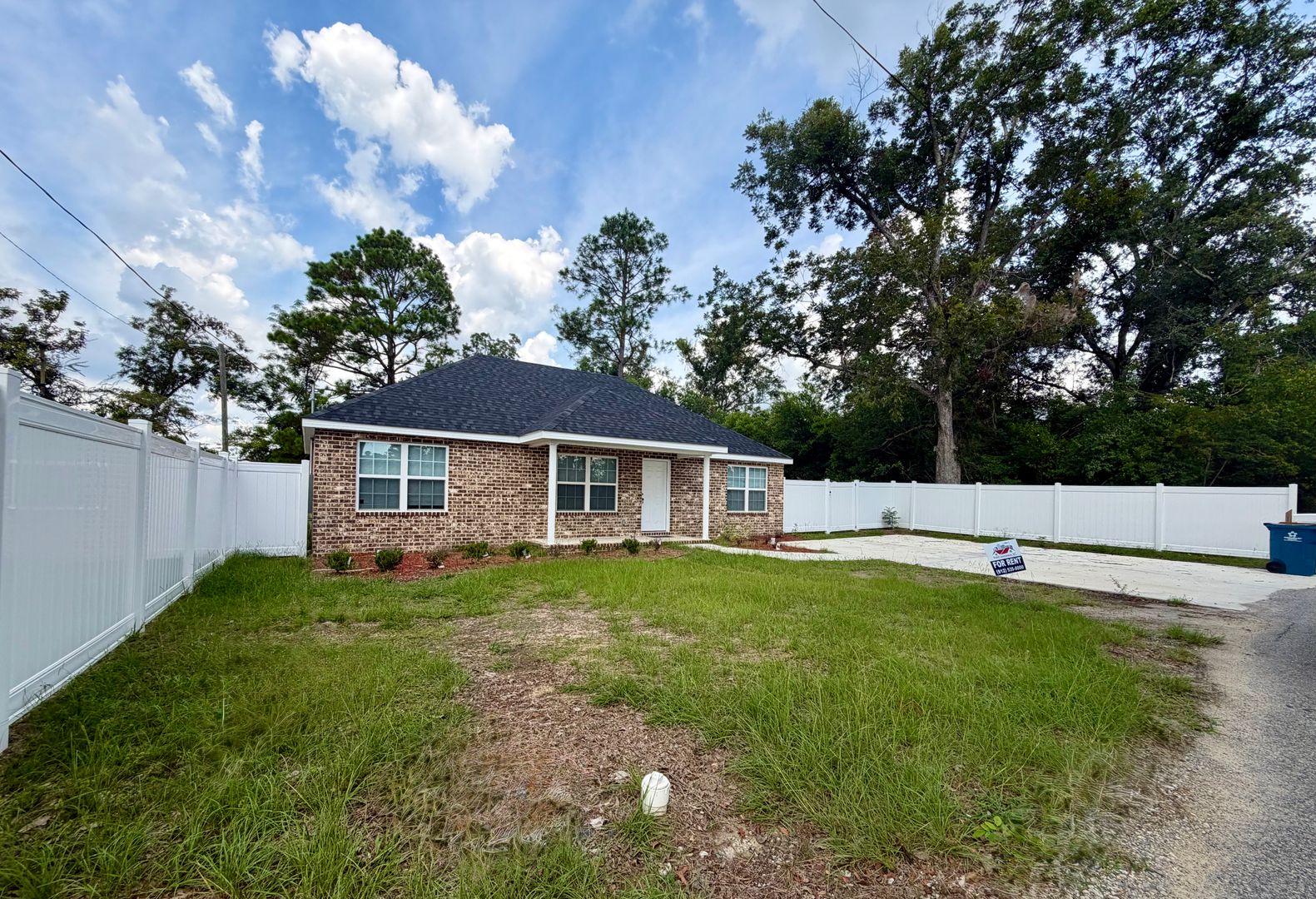 Vidalia House: 405 Smith St