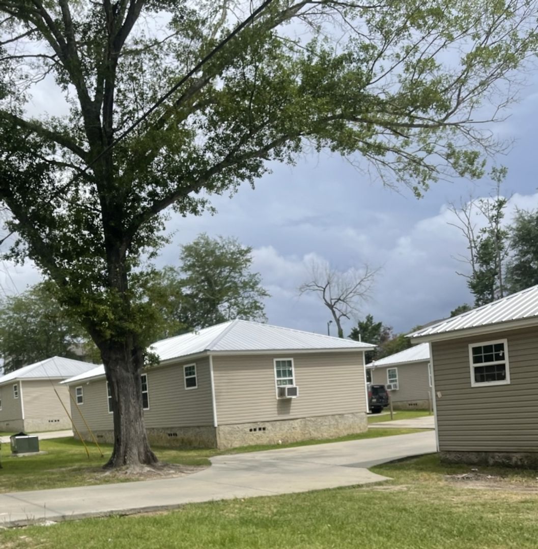 Claxton Apartment: 305-319 James St.