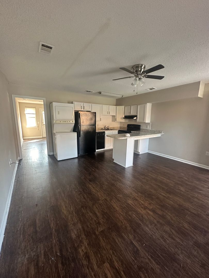 STATESBORO Apartment: 220 LANIER DR