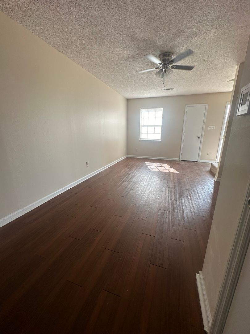 STATESBORO Apartment: 220 LANIER DR