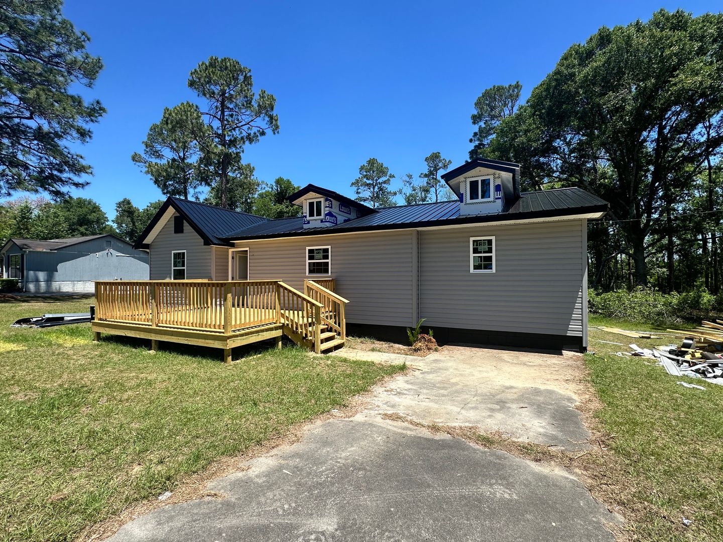 Lyons House: 464 McDilda Dr