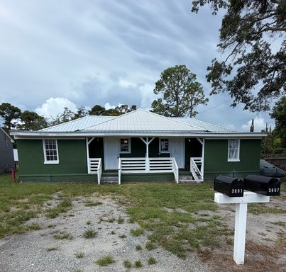 2 bed 1 bath duplex apartment