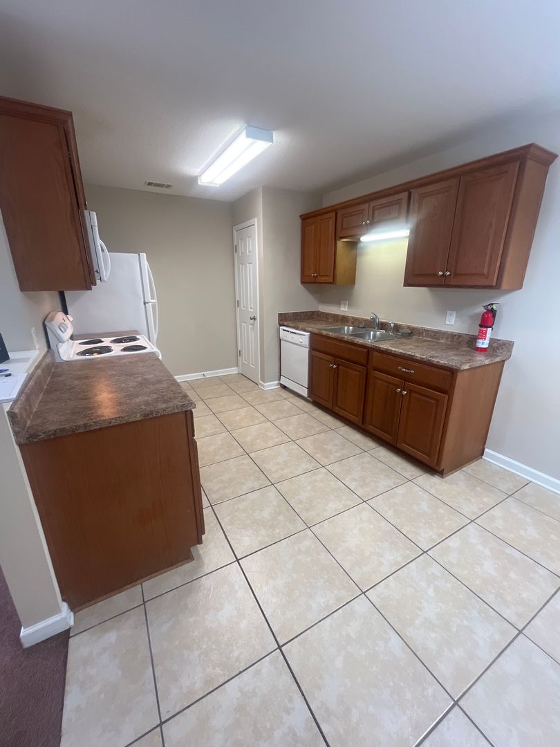 Pembroke Apartment: 502 Strickland Street Ext