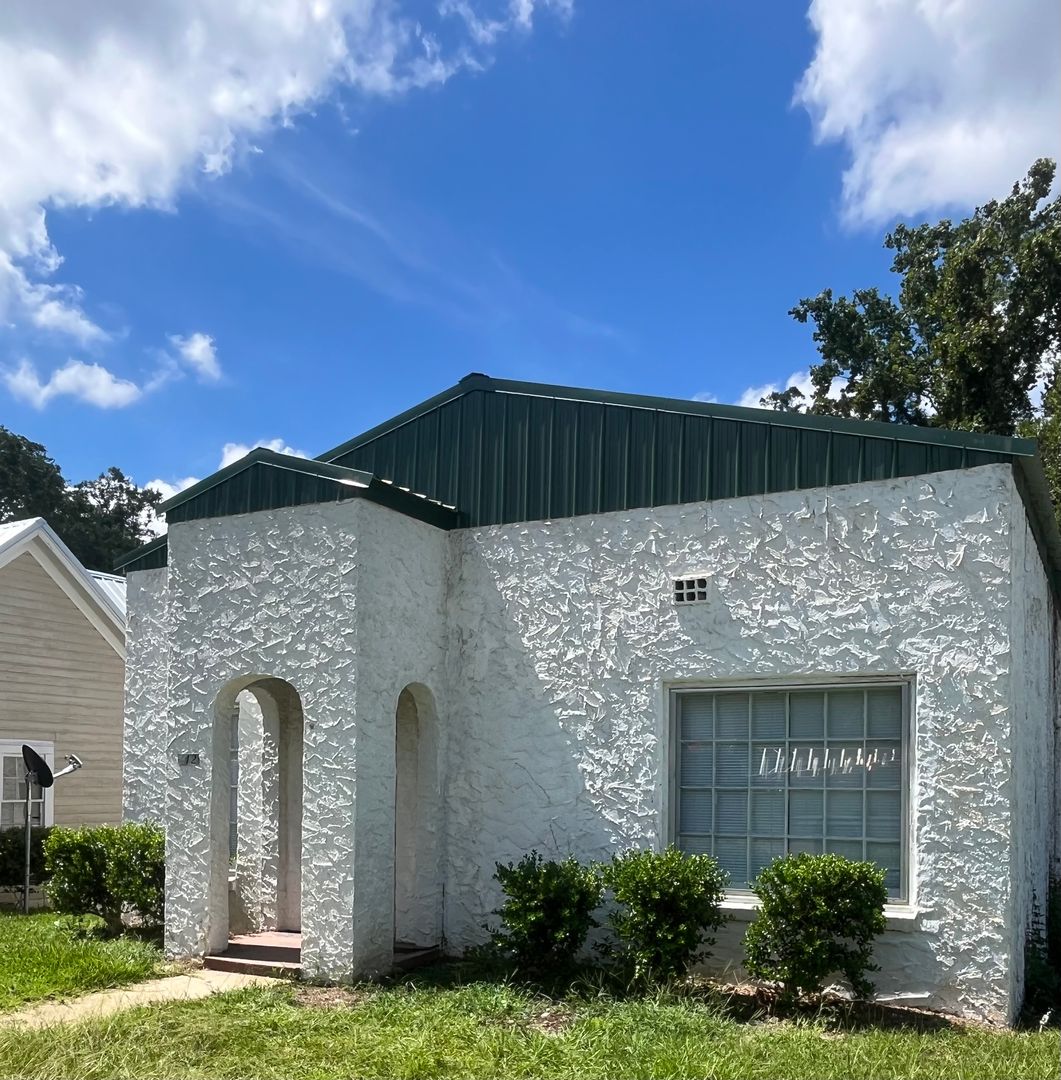 Vidalia House: 412 W 2nd St