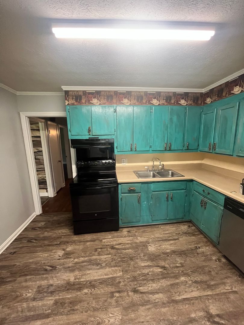 Vidalia House: 204 W 5th St