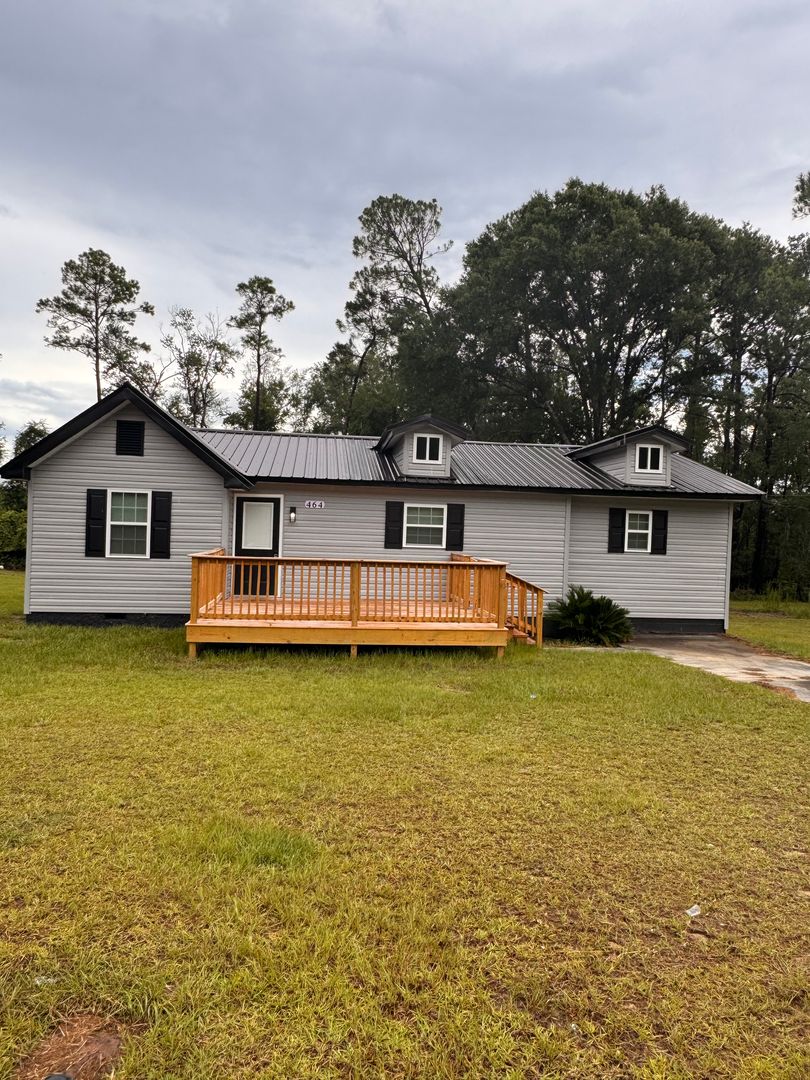 Lyons House: 464 McDilda Dr
