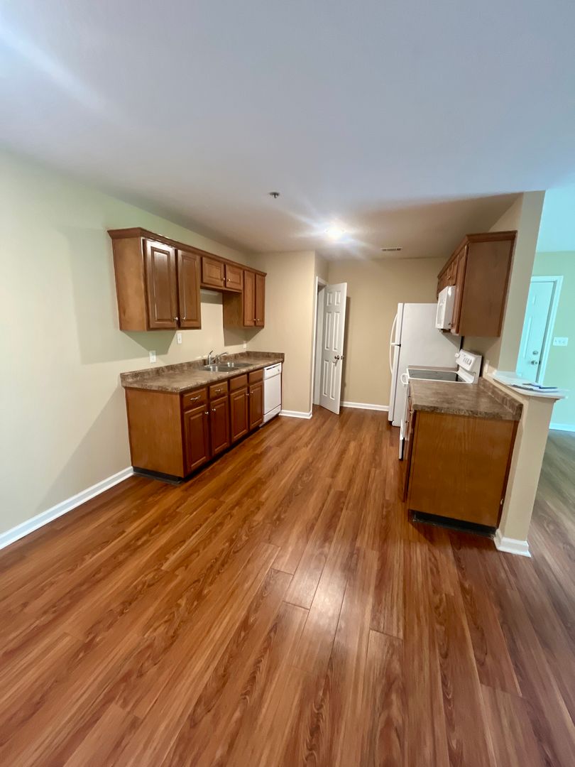 Pembroke Apartment: 502 Strickland Street Ext