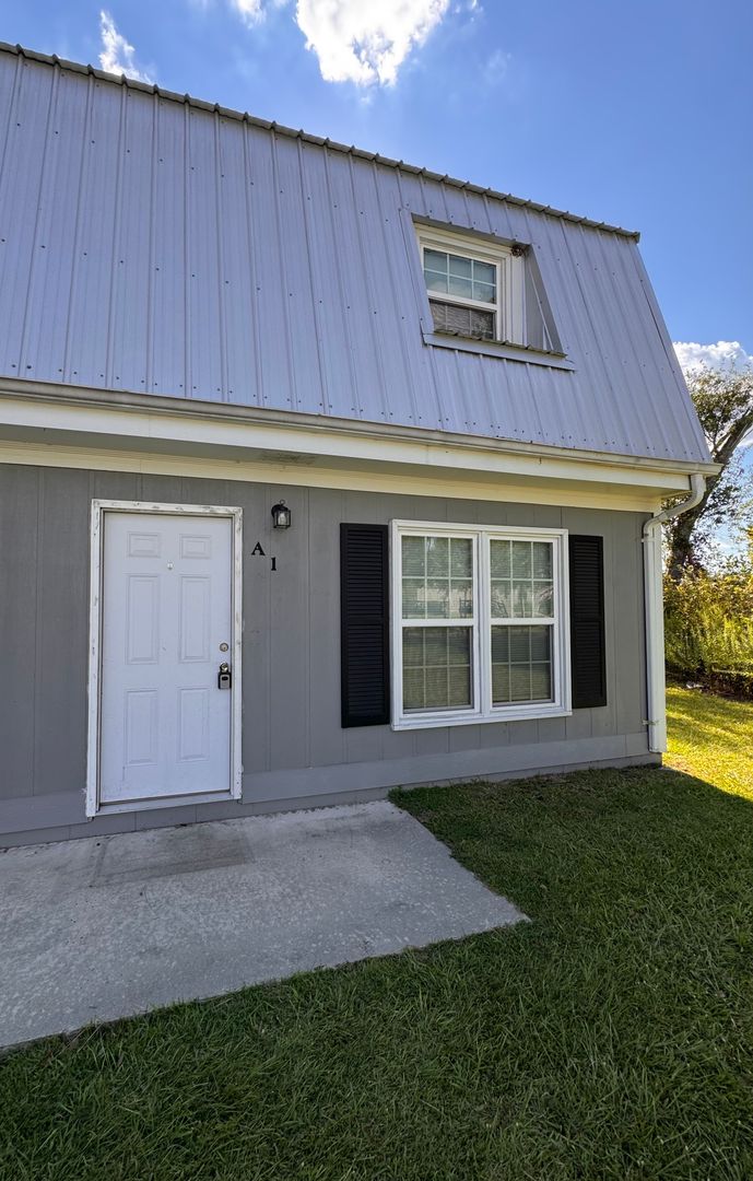 Vidalia Apartment: 807 Loop Rd