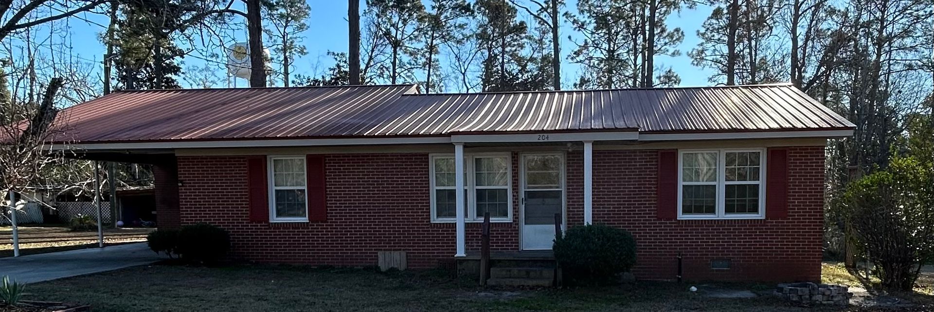 Vidalia House: 204 W 5th St