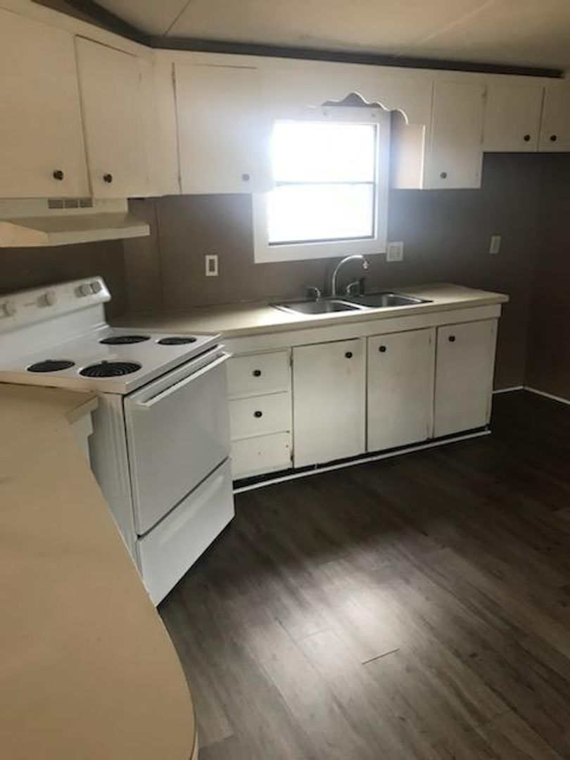 Ludowici Apartment: 141 Benton Bay Rd SE