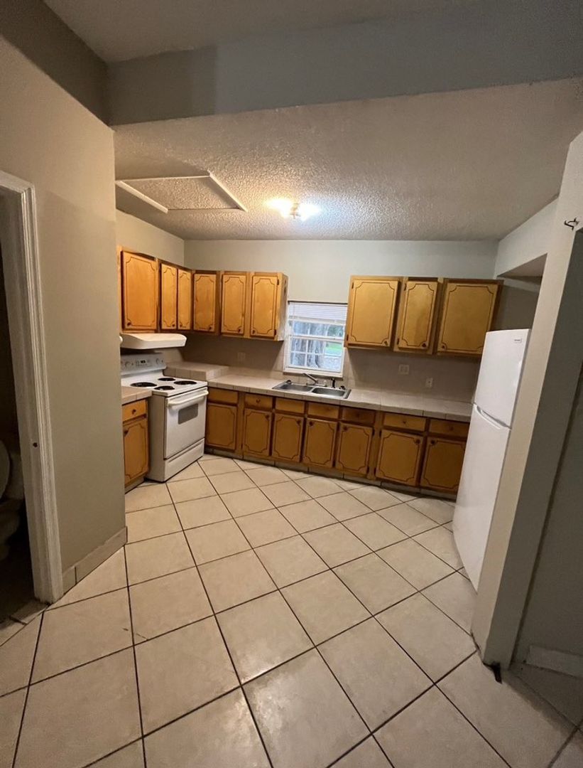 Vidalia Apartment: 406 Ward St