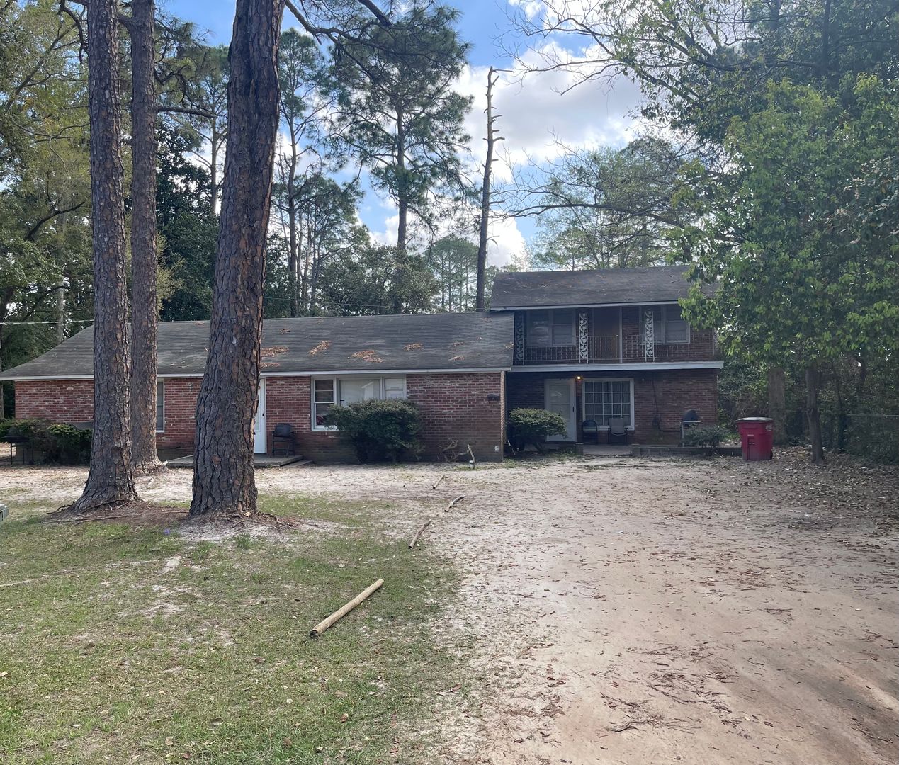 Hazlehurst Apartment: 6 Marie St
