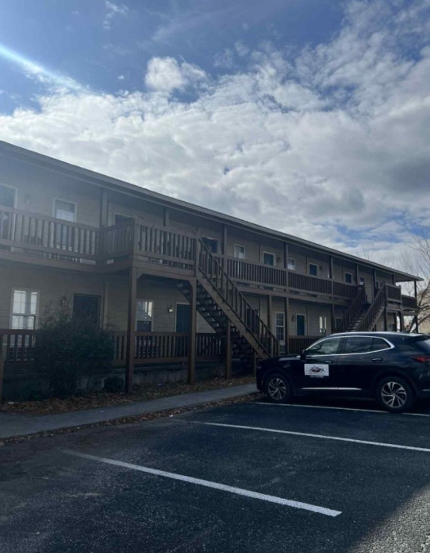 Statesboro Apartment: 222 Lanier Drive