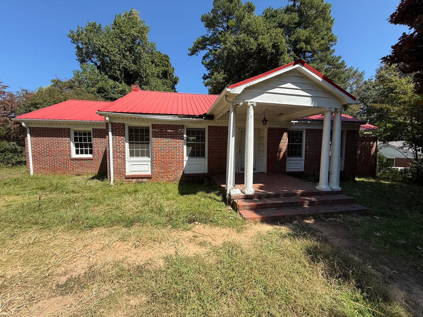 Wadesboro House: 220 Woodside Dr