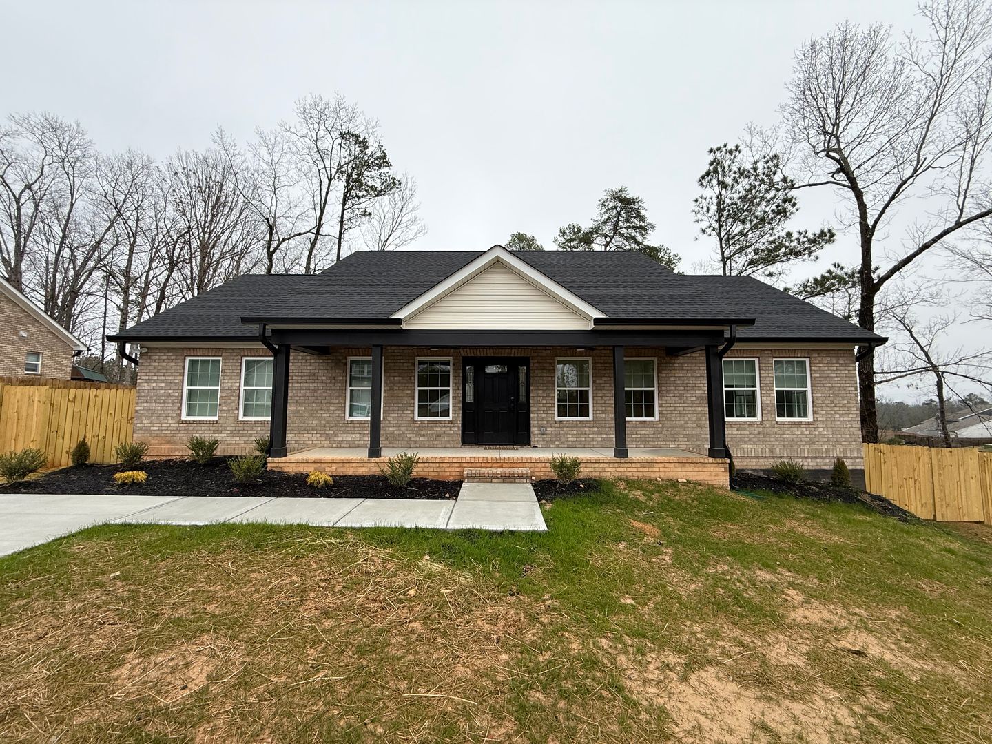 Peachland House: 20 Ridgecrest Ave