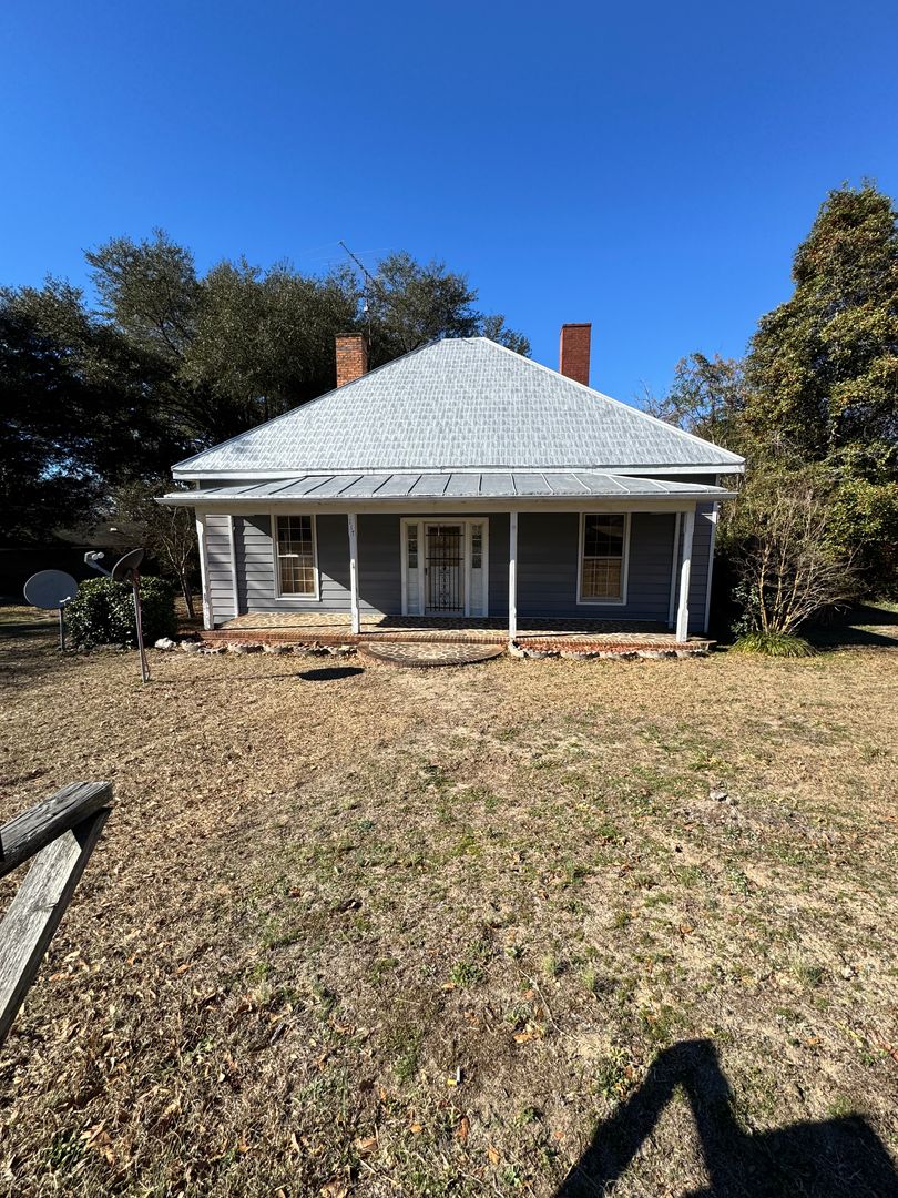 Morven House: 117 N Church St