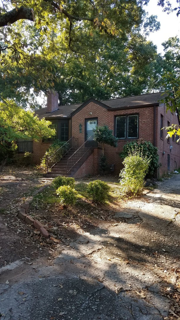 East Point House: 1932 Montrose Drive