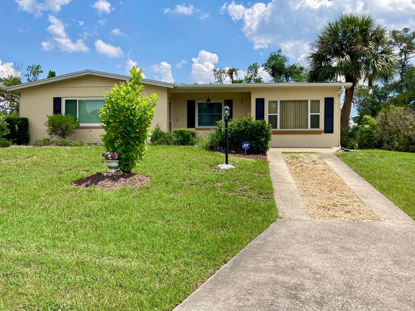 Beverly Hill House: 7 N Monroe St