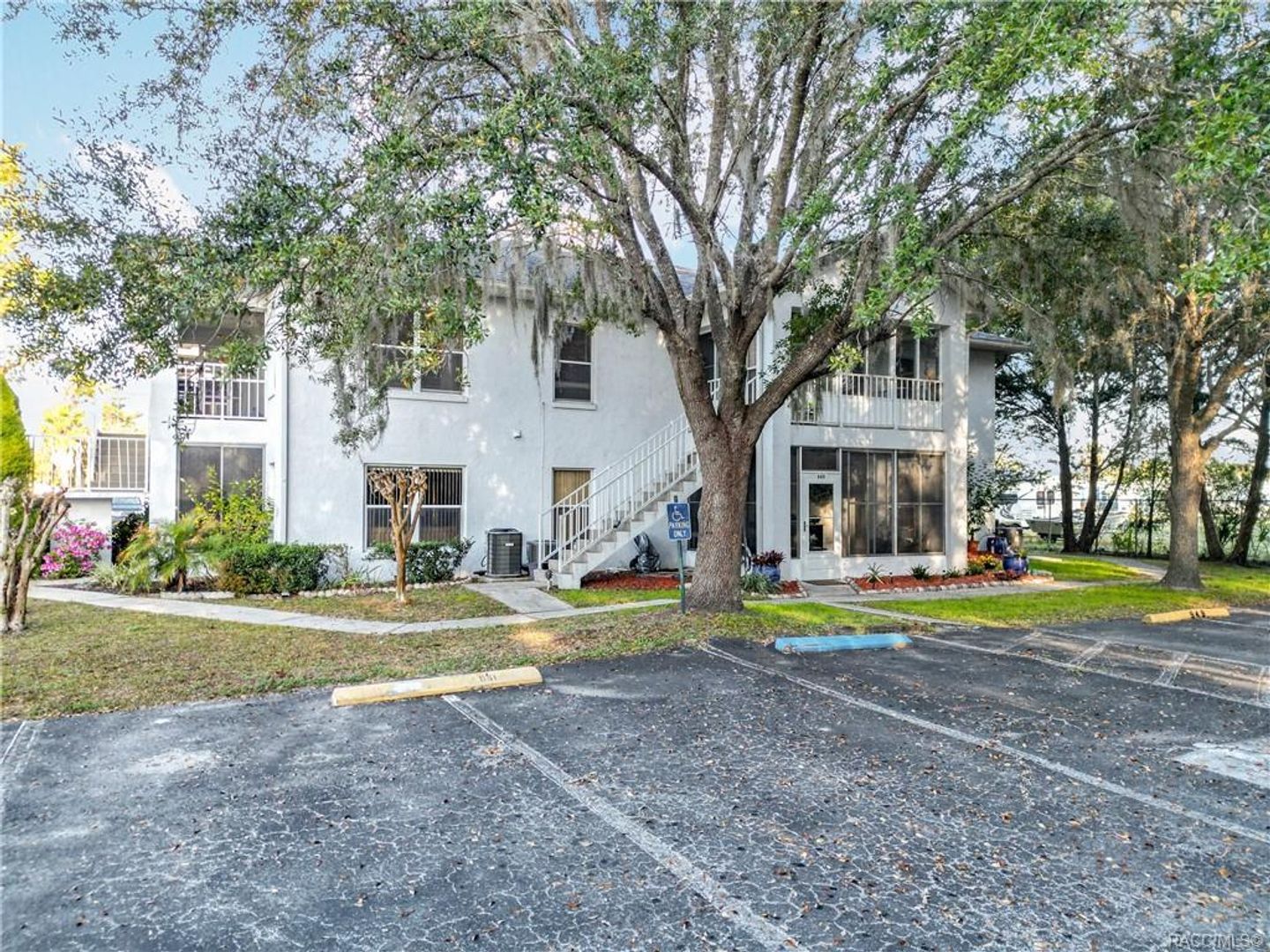 Crystal River Condo: 949 SE Mayo