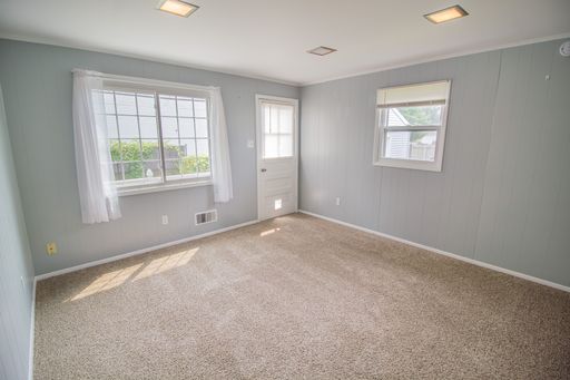 Listing photo thumbnail