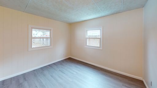 Listing photo thumbnail