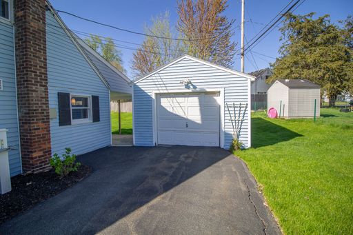 Listing photo thumbnail