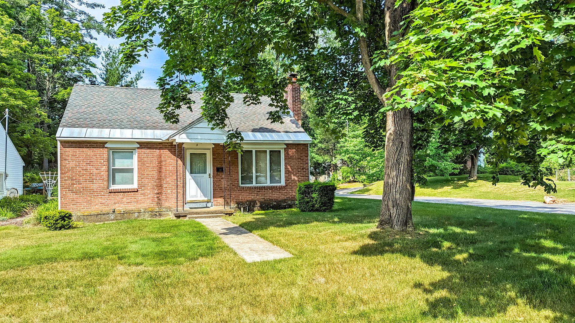 Guilderland House: 1 Dresden Court