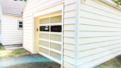 Listing photo thumbnail