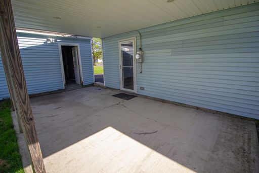 Listing photo thumbnail