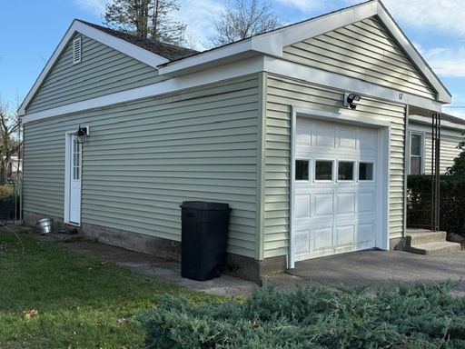 Listing photo thumbnail