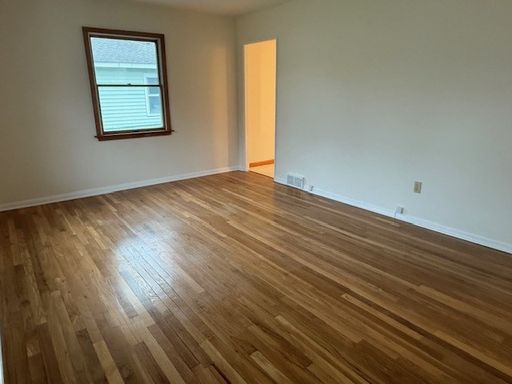 Listing photo thumbnail