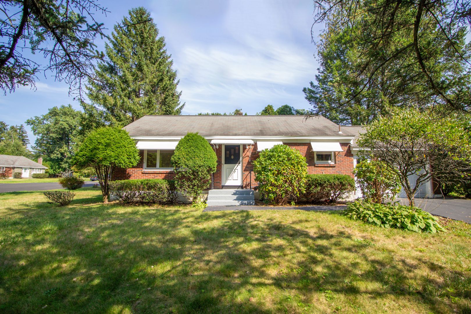 Latham House: 11 Brookwood Drive