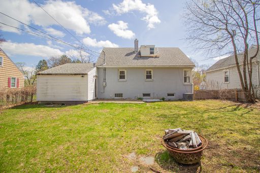 Listing photo thumbnail