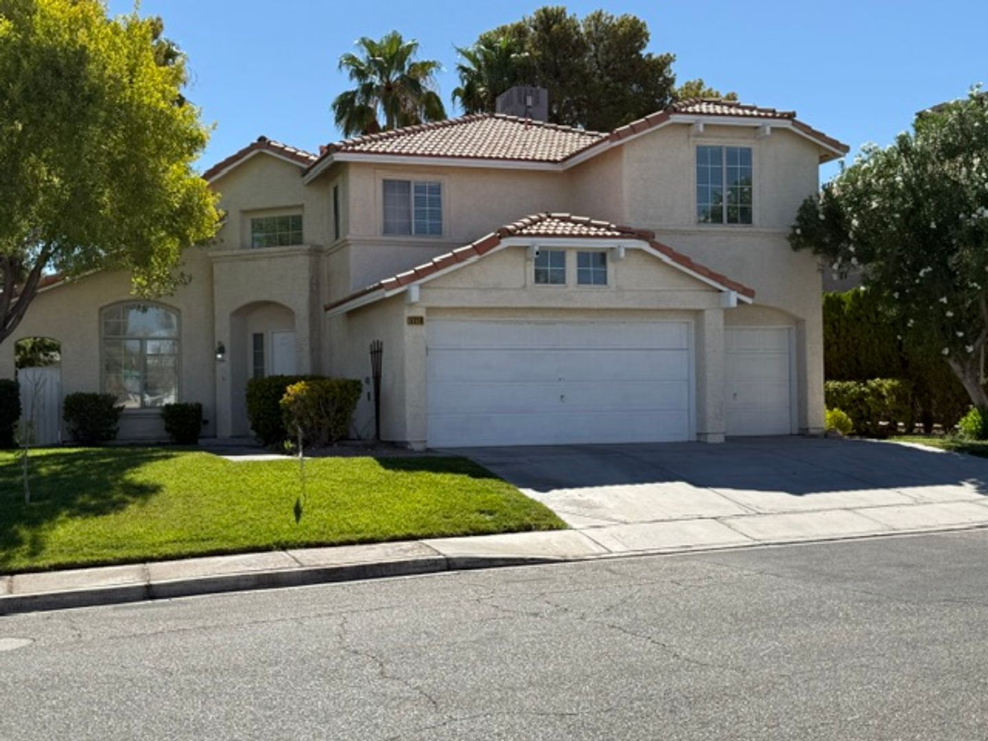 LAS VEGAS House: 5218 MISTY MORNING DR