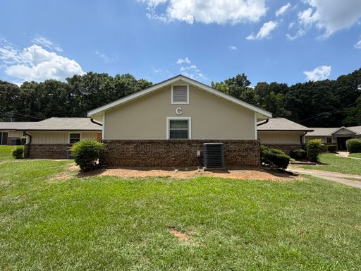 Well maintained 2 bedroom unit in Monroe for rent by Platinum Property Management Services, Inc.