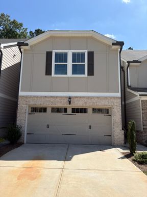Better-than-new 3 bedroom townhome in Dawsonville by Platinum Property Management Services, Inc.