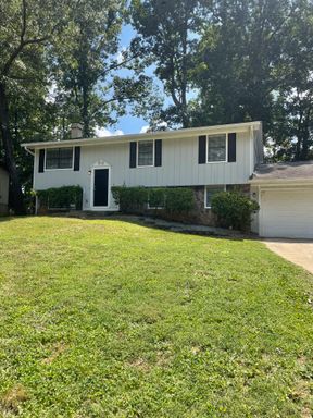 Wonderful 4 bedroom, split foyer home in convenient Stone Mountain by Platinum Property Management Services, Inc. – photo 1