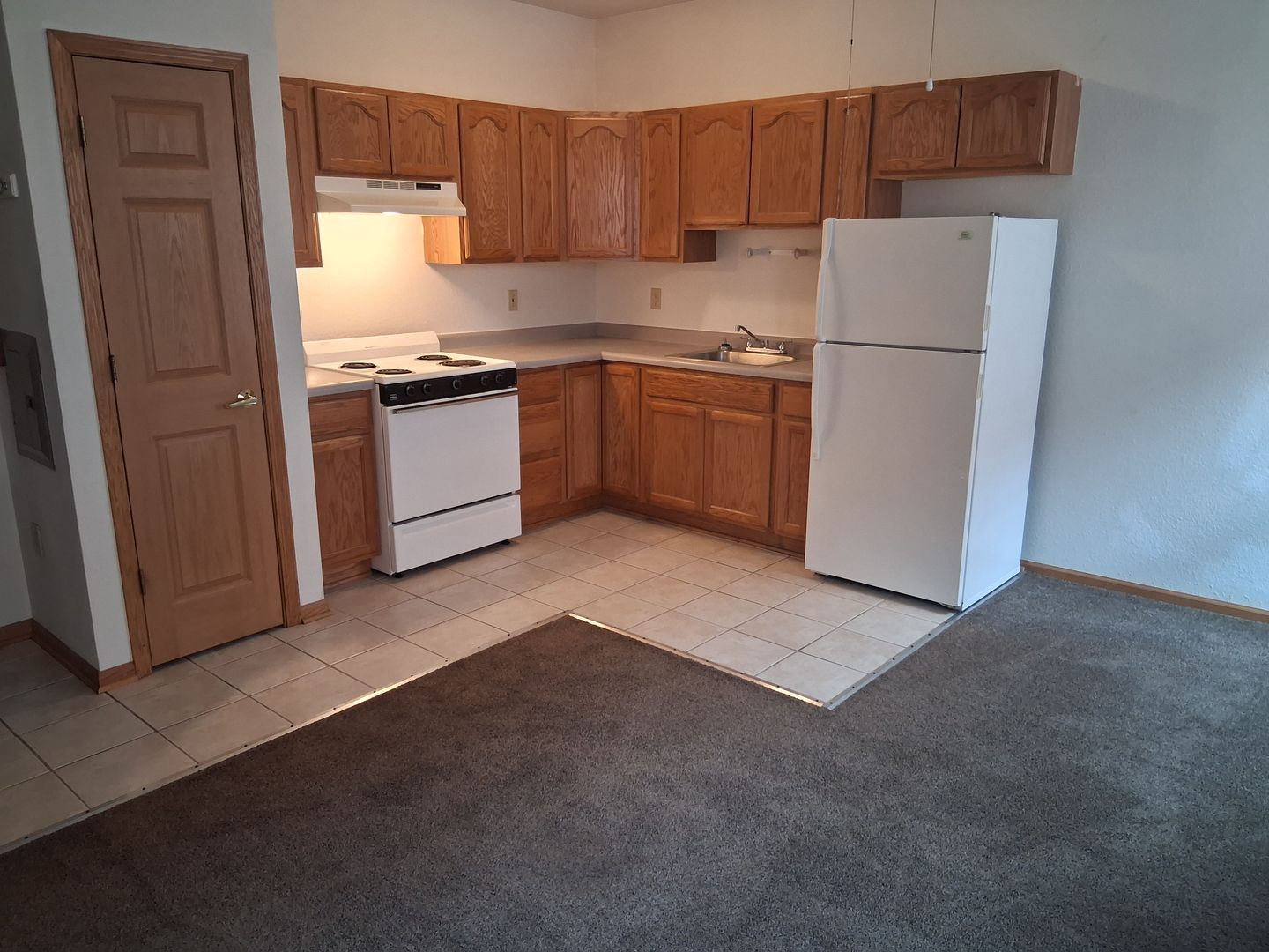 Rhinelander Apartment: 28 N Brown Street
