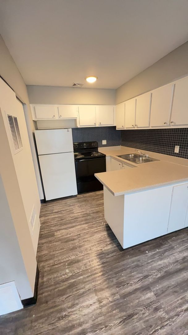 Lexington Apartment: 1037 Cross Keys Rd