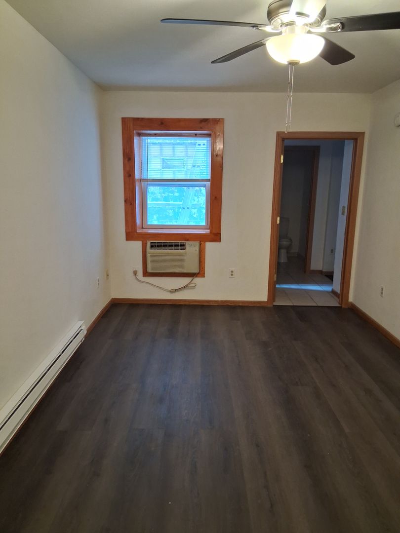 Rhinelander Apartment: 28 N Brown Street