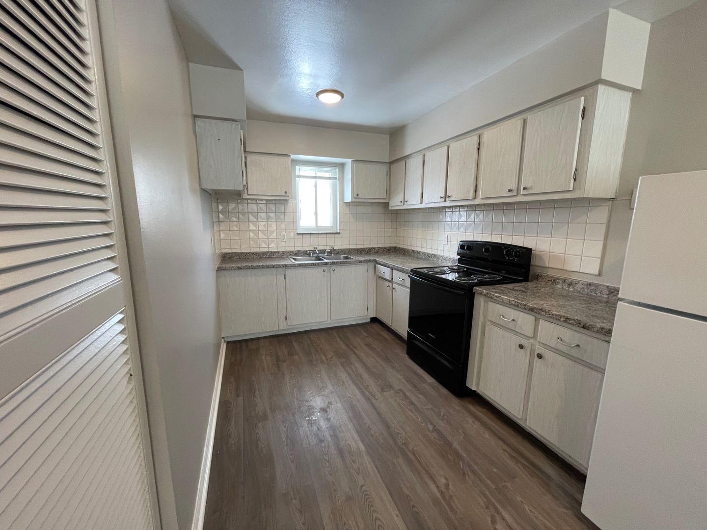 Lexington Apartment: 1557 Alexandria Dr