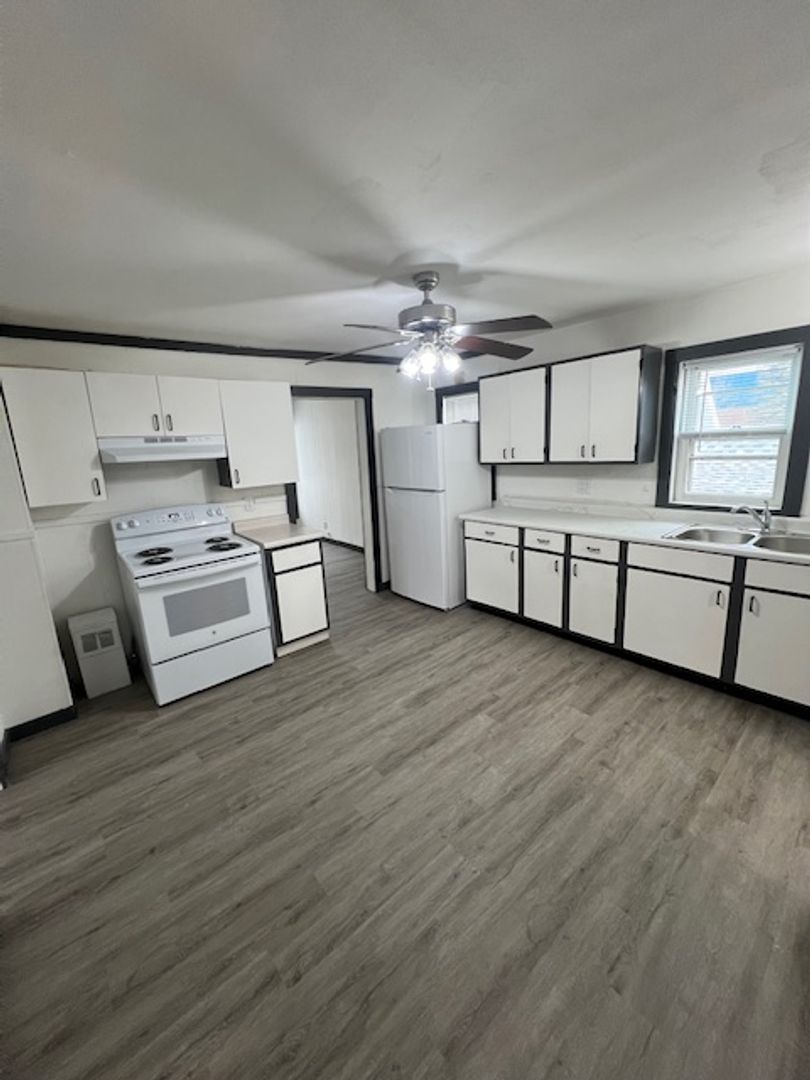 Merrill Apartment: 111 Polk St