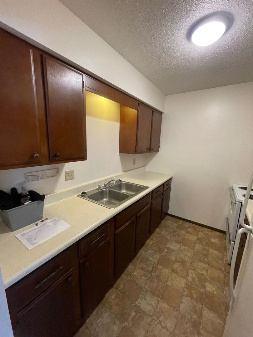 Eagle River Apartment: 210 W Ohio St