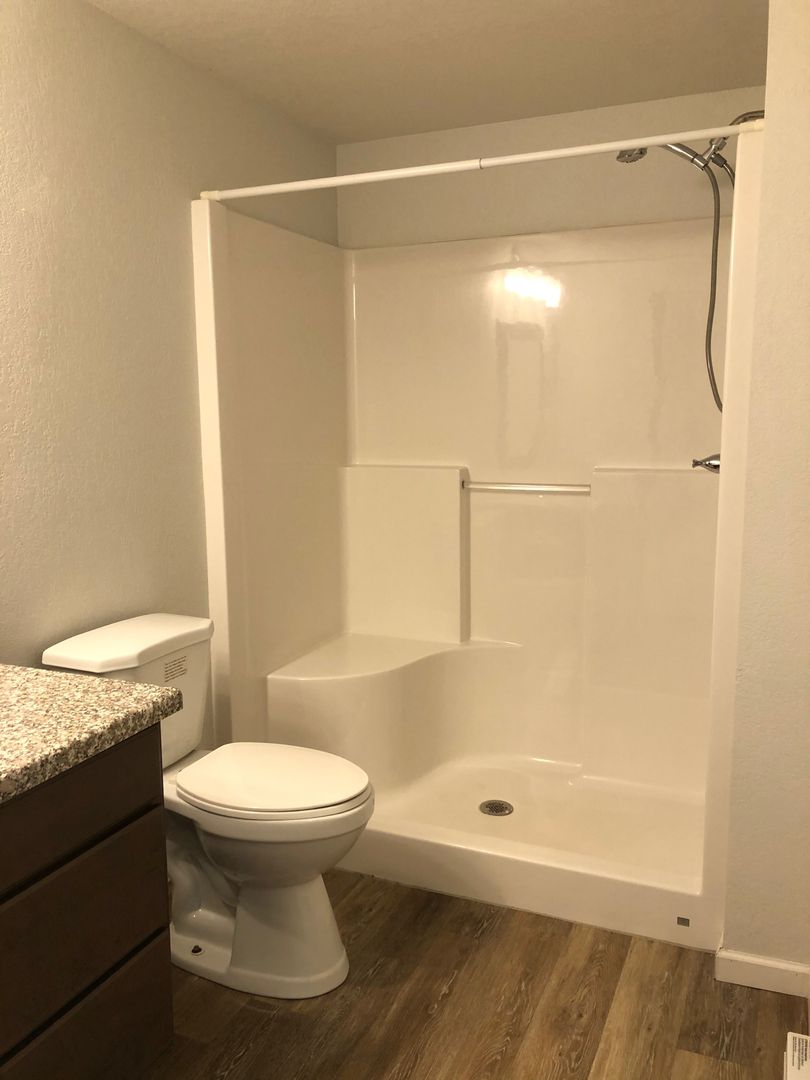 Antigo Apartment: 915 S Superior St.