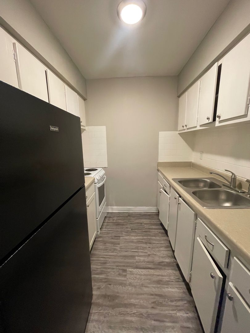 Lexington Apartment: 1545 Alexandria Dr